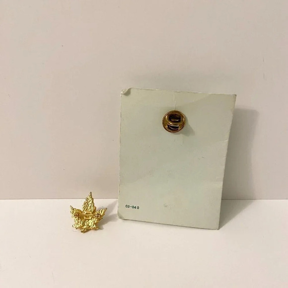 Vintage Maple Leaf Toronto City Hall Gold  Tone Enamel Pins - Picture 2 of 6